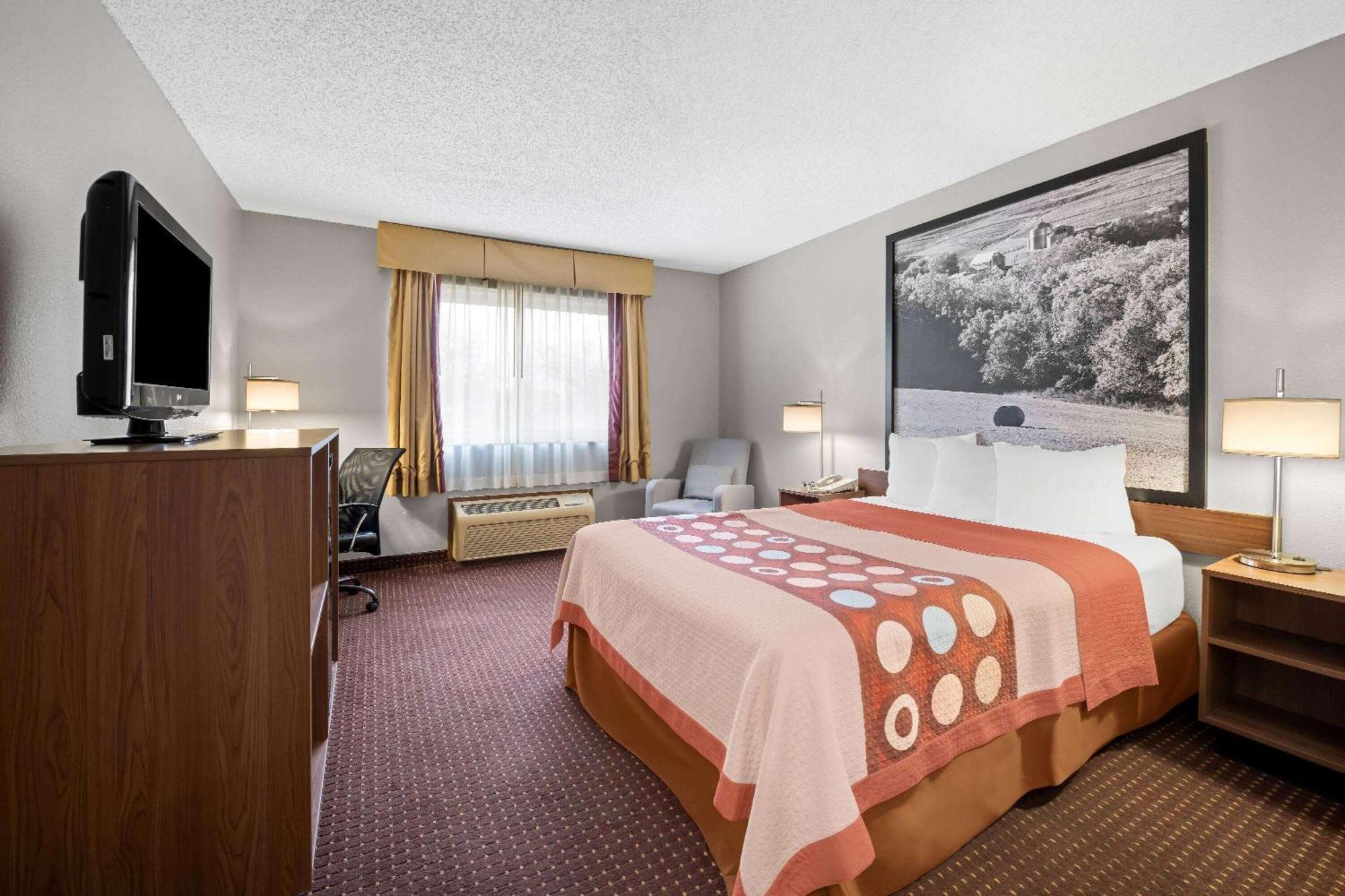 Super 8 By Wyndham Waverly Exterior photo