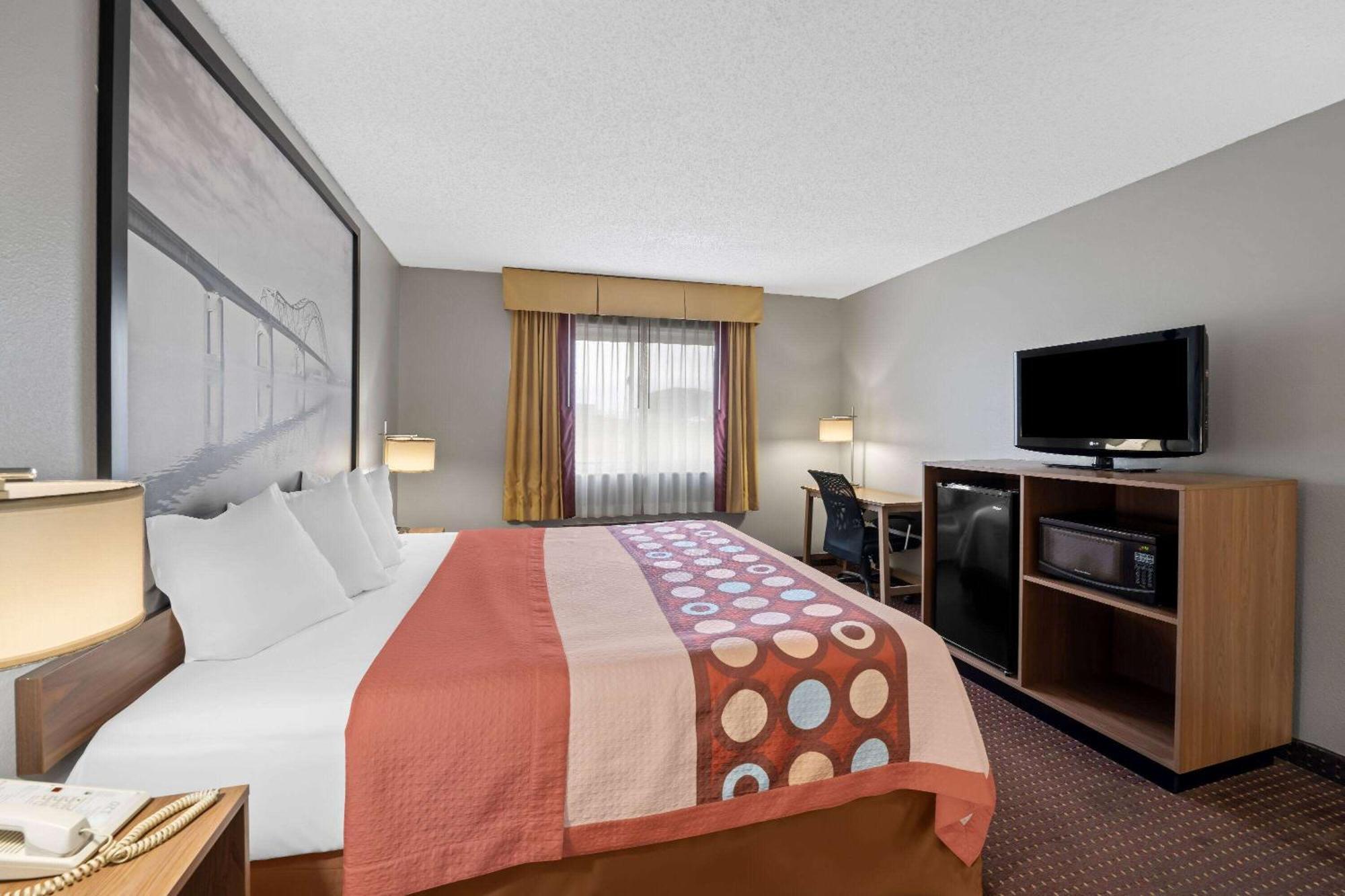 Super 8 By Wyndham Waverly Exterior photo