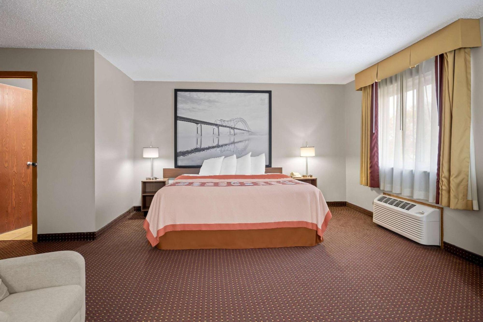 Super 8 By Wyndham Waverly Exterior photo